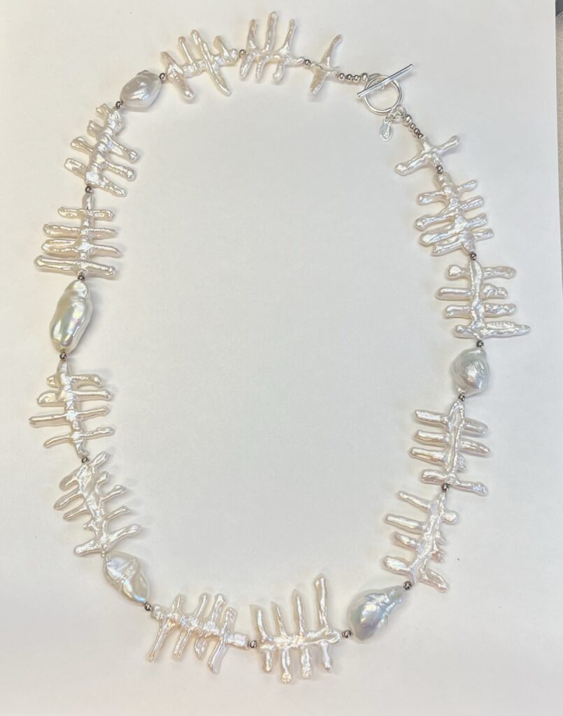 Enchanting pearls necklace