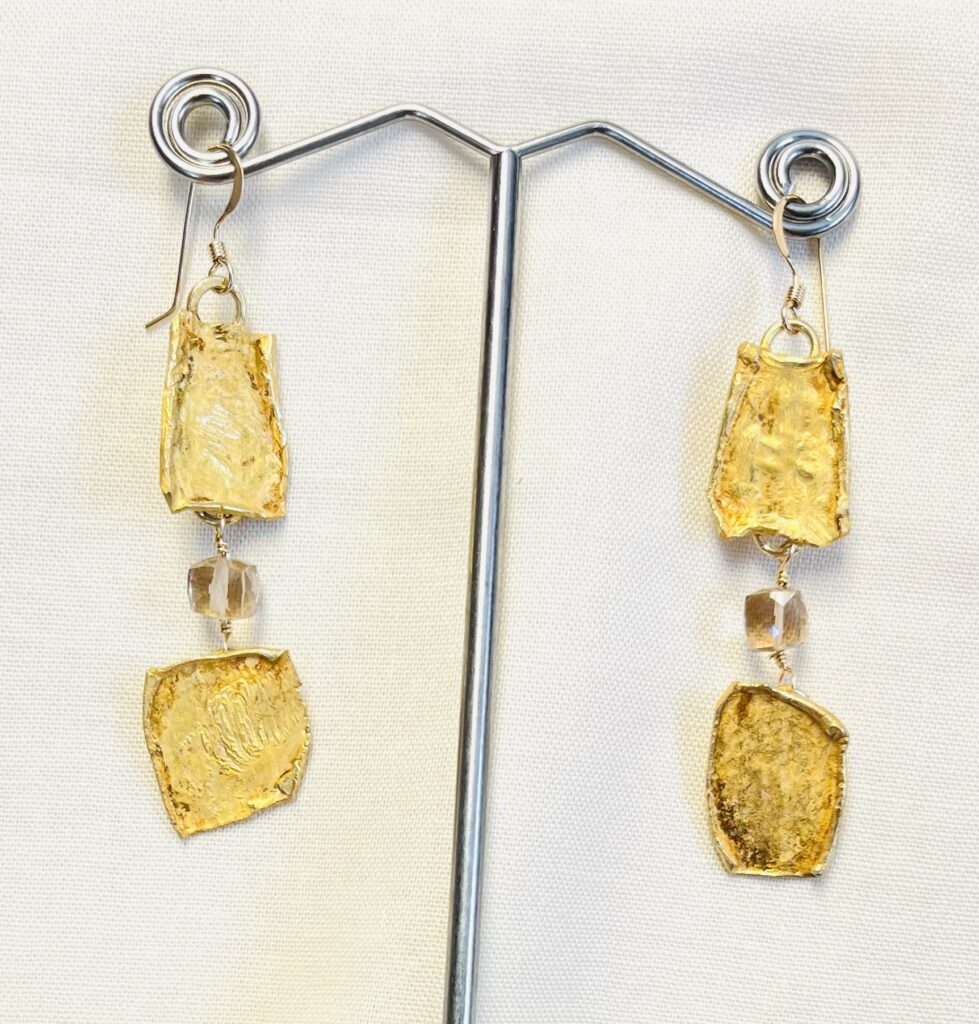 “Tombs findings” earrings